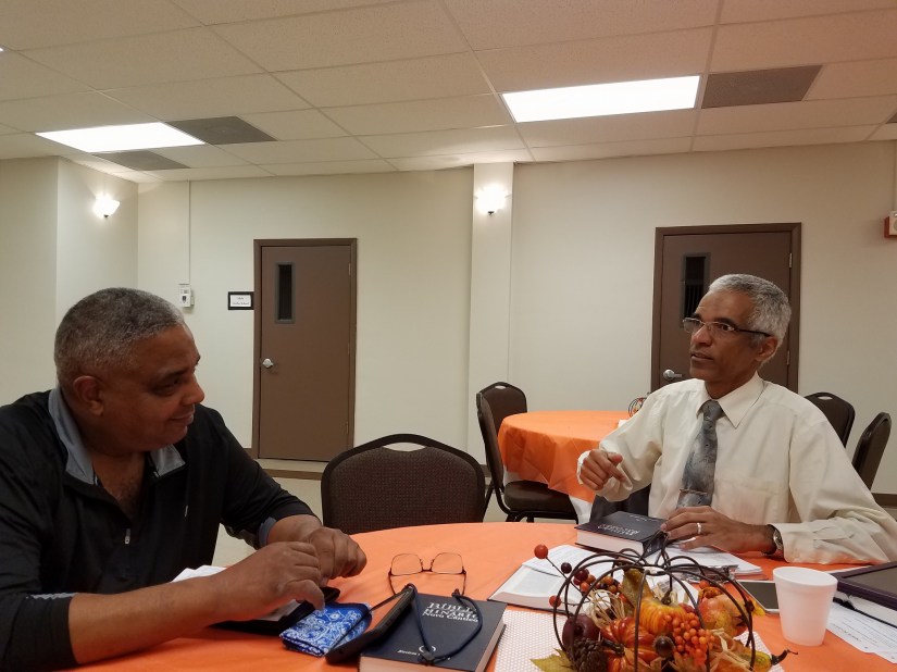 Edgardo learning portuguese